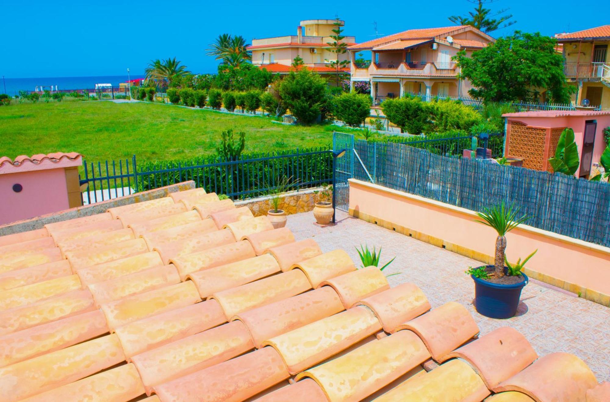 Costa Mediterranea Holiday Homes Campofelice Di Roccella Bagian luar foto