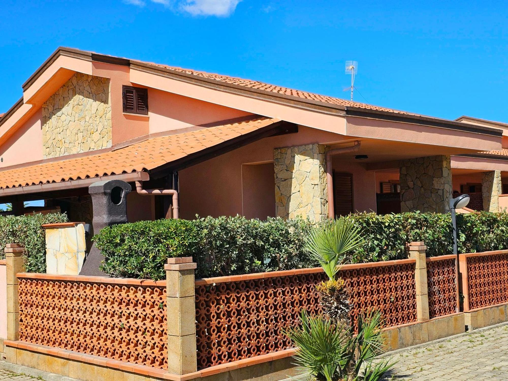 Costa Mediterranea Holiday Homes Campofelice Di Roccella Bagian luar foto