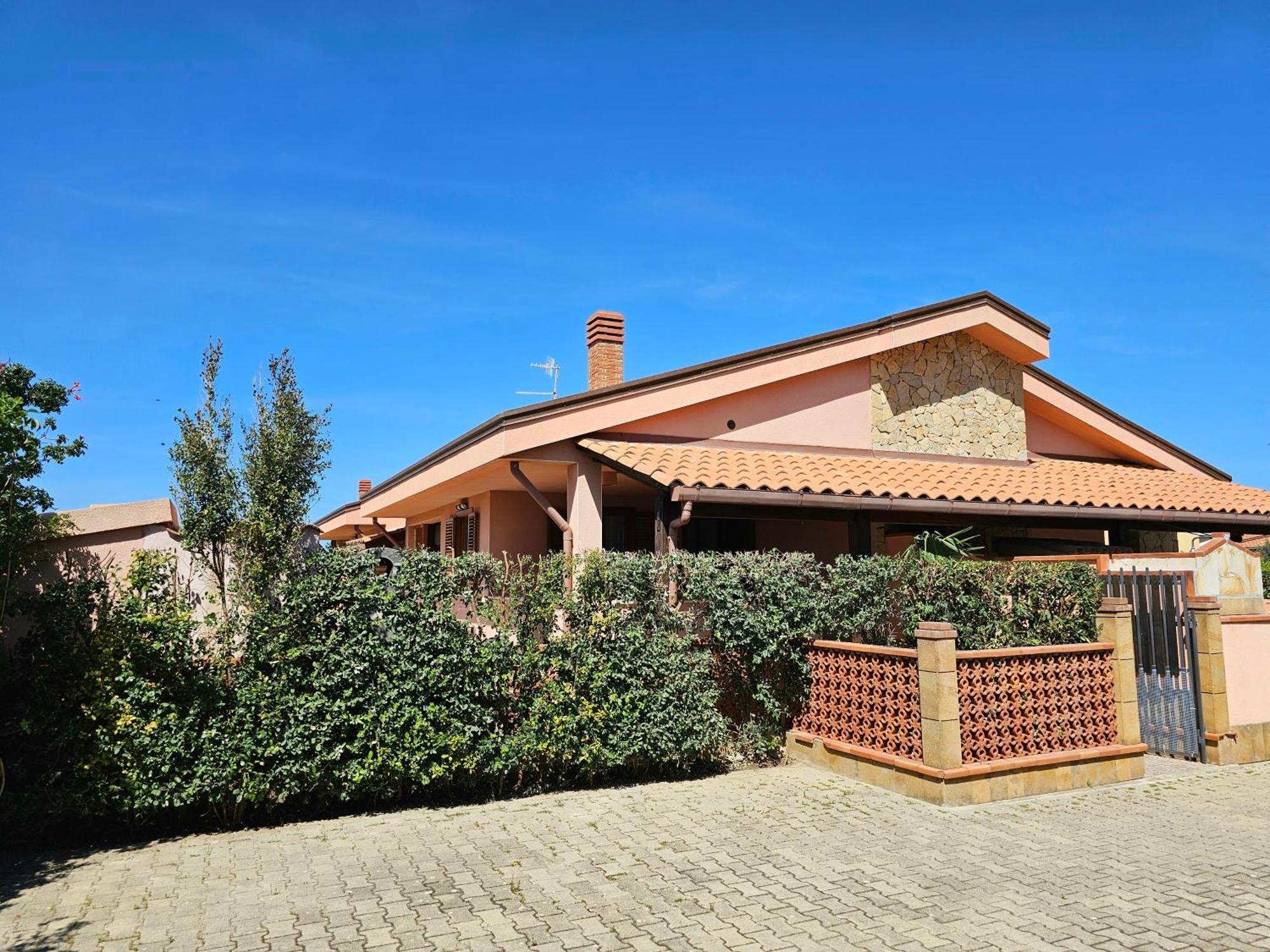 Costa Mediterranea Holiday Homes Campofelice Di Roccella Bagian luar foto