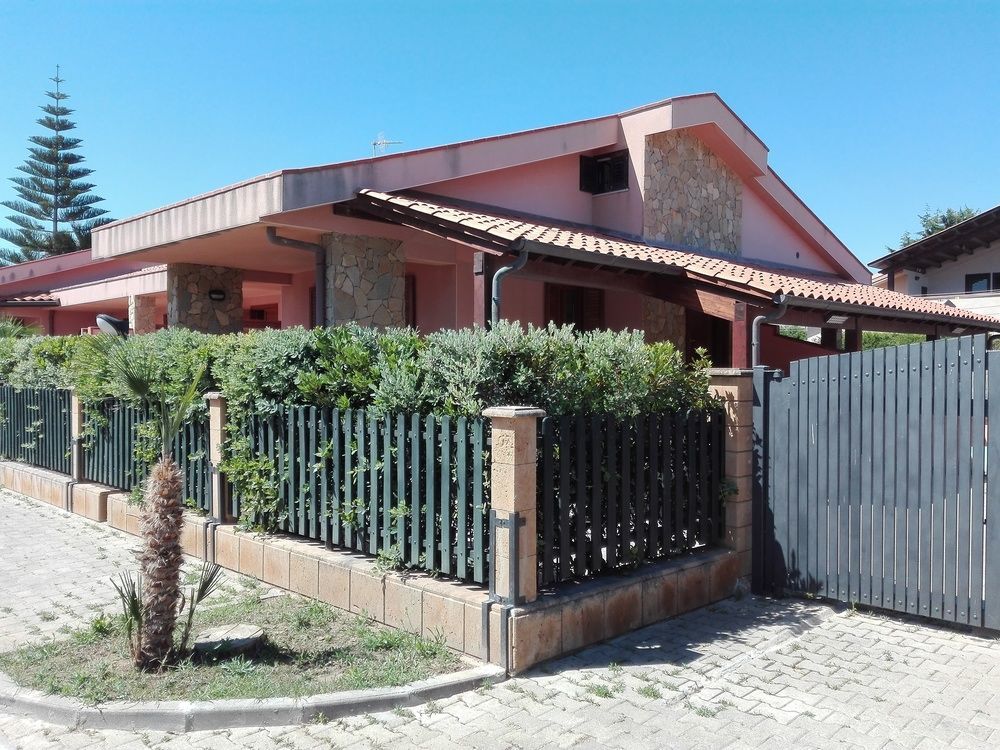 Costa Mediterranea Holiday Homes Campofelice Di Roccella Bagian luar foto